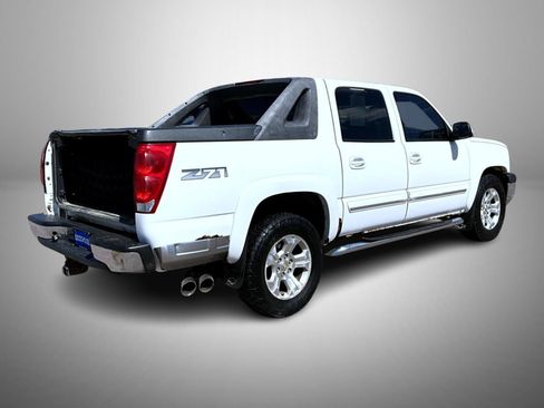 Used 2005 Chevrolet Avalanche Z71 w/ Sun And Sound Package AWD/4WD image 5