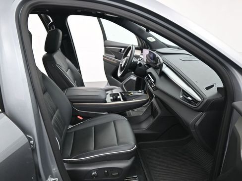 Used 2025 Buick Enclave Avenir w/ Super Cruise Package AWD/4WD image 25