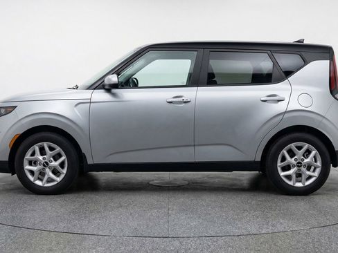 Used 2025 Kia Soul LX w/ LX Technology Package image 5