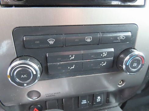 Used 2012 Nissan Titan SV w/ SV Value Truck Pkg image 21