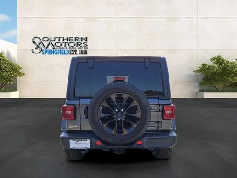 Used 2021 Jeep Wrangler Unlimited Sahara w/ Dual Top Group AWD/4WD image 4