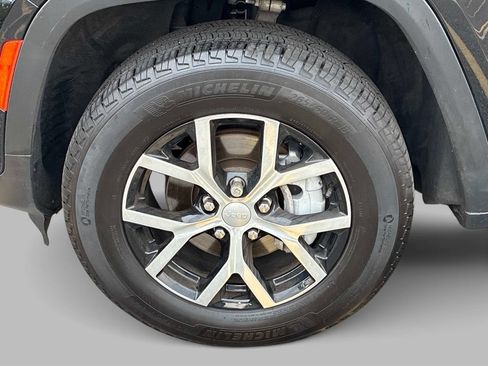Certified 2025 Jeep Grand Cherokee Limited AWD/4WD image 15