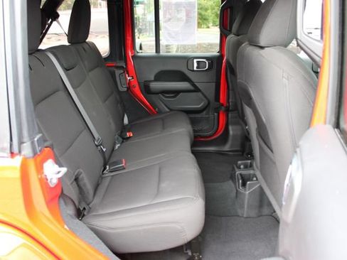 Used 2022 Jeep Wrangler Unlimited Sahara AWD/4WD image 42