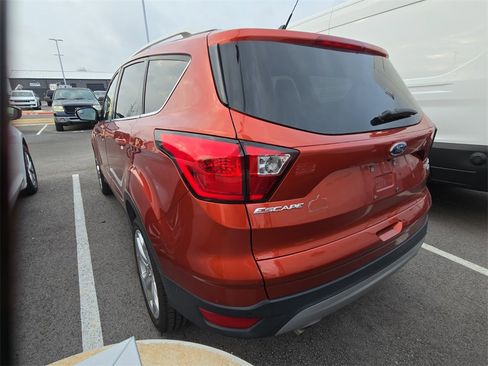 Used 2019 Ford Escape Titanium image 2