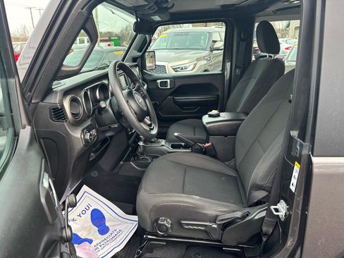 Used 2019 Jeep Wrangler Sport image 7