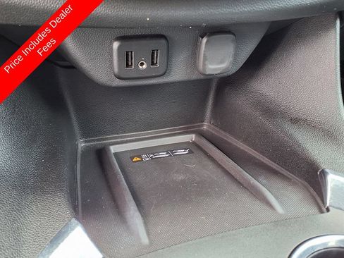 Used 2023 Chevrolet Traverse LT FWD image 28