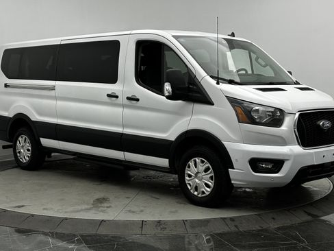 Used 2023 Ford Transit 350 XLT image 3