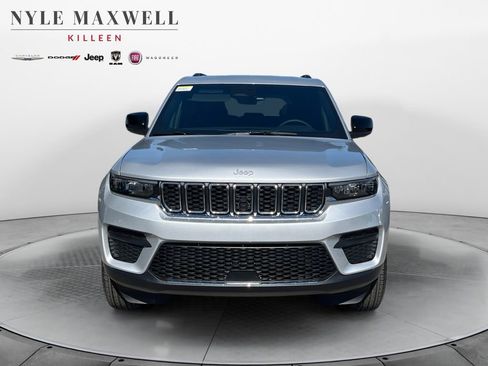 New 2025 Jeep Grand Cherokee Laredo image 18