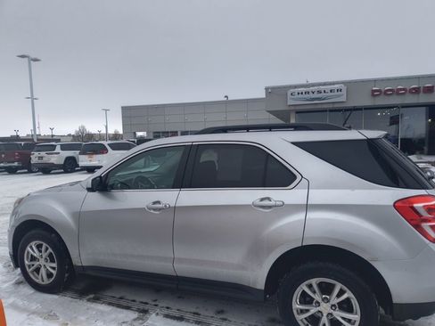 Used 2017 Chevrolet Equinox LT w/ Convenience Package image 4