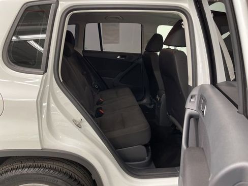 Used 2018 Volkswagen Tiguan Limited w/ Premium Package AWD/4WD image 10