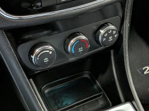 Used 2014 Chrysler 200 LX FWD image 25