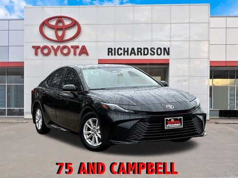 Used 2025 Toyota Camry LE image 1