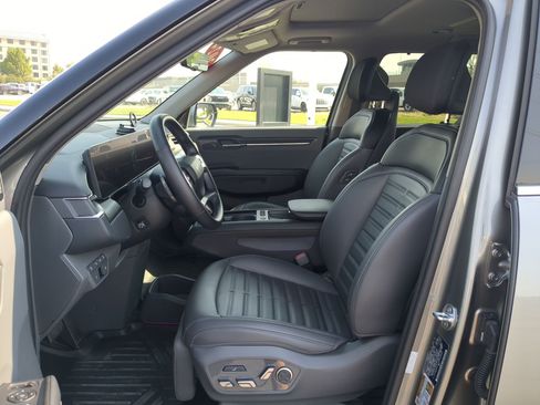 Certified 2024 Kia EV9 Land AWD/4WD image 24