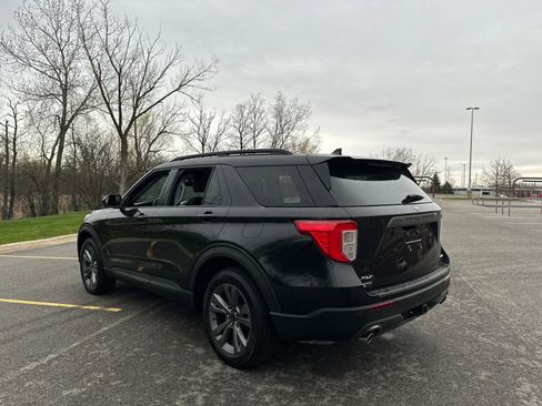 Used 2022 Ford Explorer XLT w/ Equipment Group 202A image 6