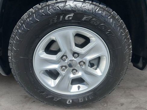 Used 2015 Jeep Grand Cherokee Laredo AWD/4WD image 9