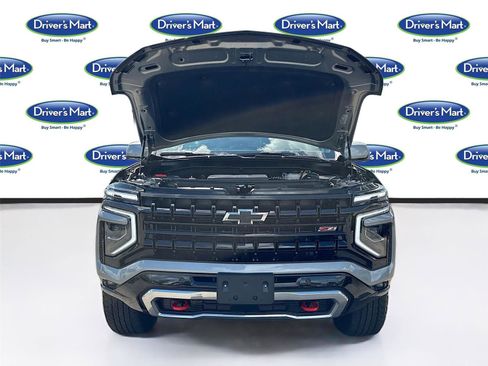 Used 2025 Chevrolet Suburban Z71 AWD/4WD image 34