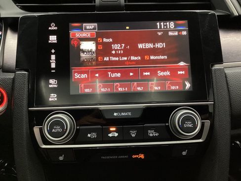 Used 2017 Honda Civic Touring image 34