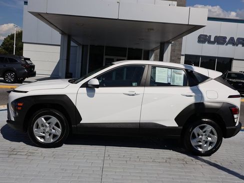 Used 2024 Hyundai Kona SE image 2