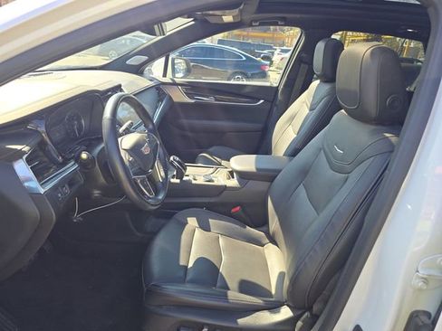 Used 2021 Cadillac XT5 Premium Luxury FWD image 6