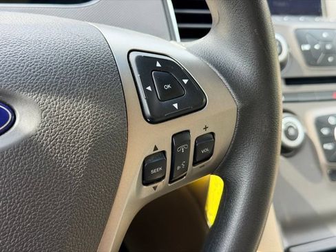Used 2018 Ford Taurus SE FWD image 10