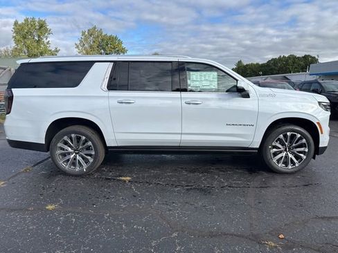 New 2026 Chevrolet Suburban High Country image 2
