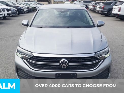 Used 2024 Volkswagen Jetta SE image 2