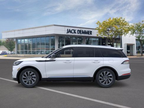 Used 2026 Lincoln Aviator AWD image 3