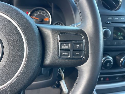 Used 2014 Jeep Compass Latitude image 15