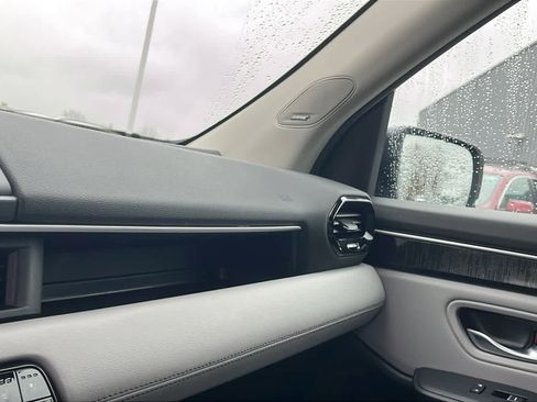 Used 2025 Honda Pilot Elite image 18