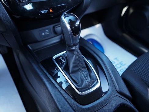 Used 2021 Nissan Rogue Sport S image 27