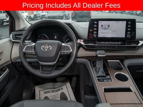 Used 2022 Toyota Sienna XLE FWD image 7