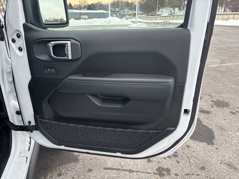 Used 2024 Jeep Wrangler Unlimited Rubicon 4xe image 11