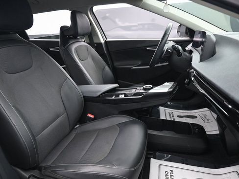 Used 2024 Kia EV6 Light image 30