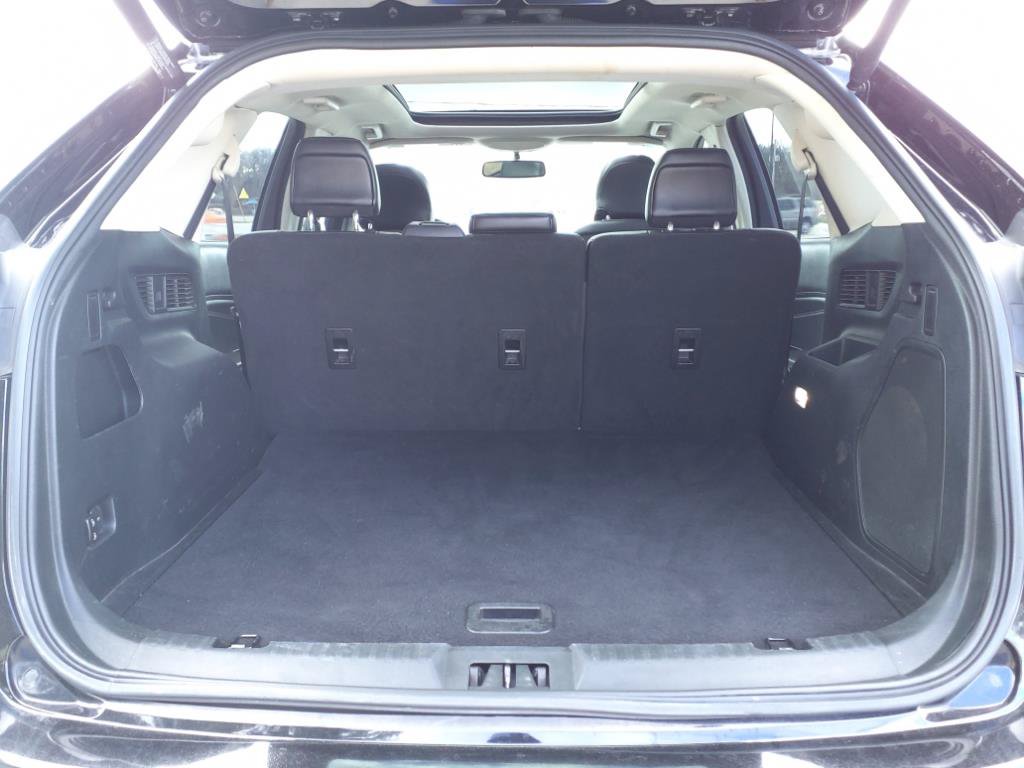 Used 2018 Ford Edge Titanium w/ Equipment Group 301A FWD image 13