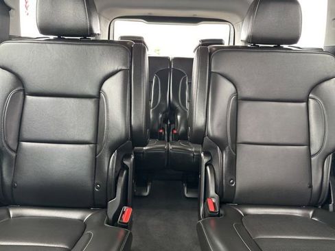 Used 2021 GMC Acadia SLT w/ Elevation Edition image 17