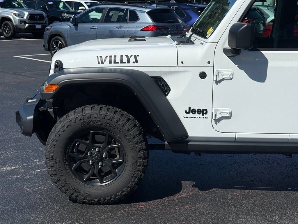 Used 2024 Jeep Wrangler Unlimited Sport AWD/4WD image 2