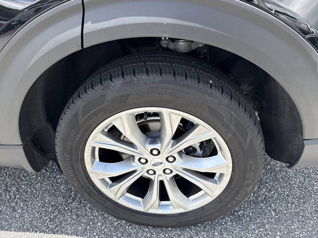 Used 2024 Ford Explorer XLT w/ Equipment Group 202A AWD/4WD image 19