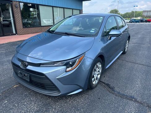 Used 2024 Toyota Corolla LE FWD image 2