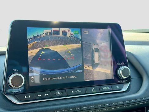 Used 2021 Nissan Rogue SV image 18