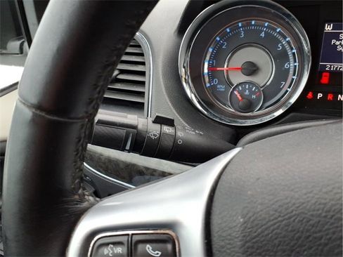 Used 2012 Chrysler Town & Country Touring image 21