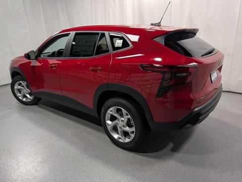 New 2026 Chevrolet Trax LS w/ LS Convenience Package FWD image 5