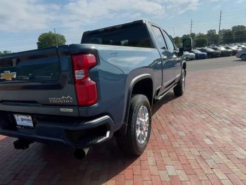 Used 2024 Chevrolet Silverado 2500 High Country w/ High Country Premium Package AWD/4WD image 9