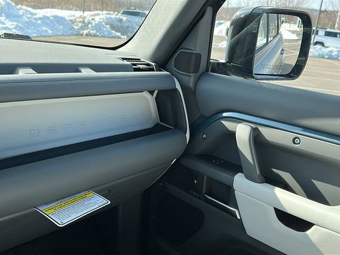 New 2026 Land Rover Defender 110 X-Dynamic SE image 18