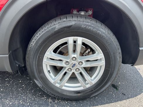 Used 2022 Ford Explorer XLT w/ Equipment Group 202A image 9