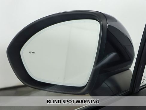 Used 2022 Buick Envision Essence w/ Sport Touring Package image 4