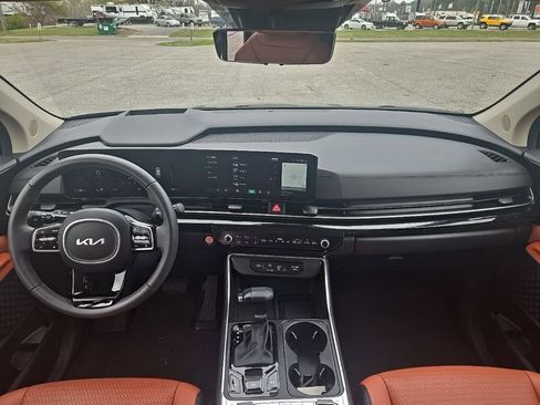 Used 2026 Kia Carnival SX Prestige image 3