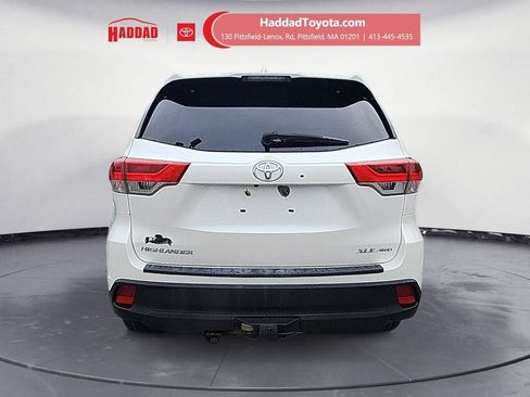 Used 2019 Toyota Highlander XLE AWD/4WD image 4