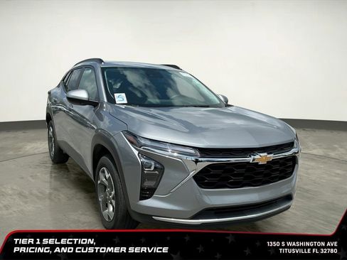 Used 2025 Chevrolet Trax LT w/ LT Convenience Package FWD image 10