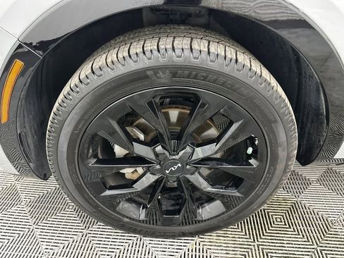 Used 2023 Kia Sorento SX image 12