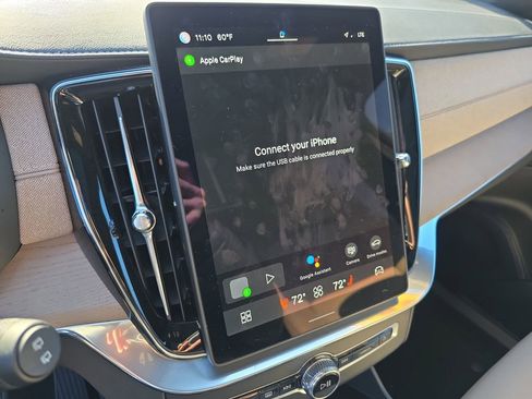 Certified 2025 Volvo XC90 B6 Plus image 29